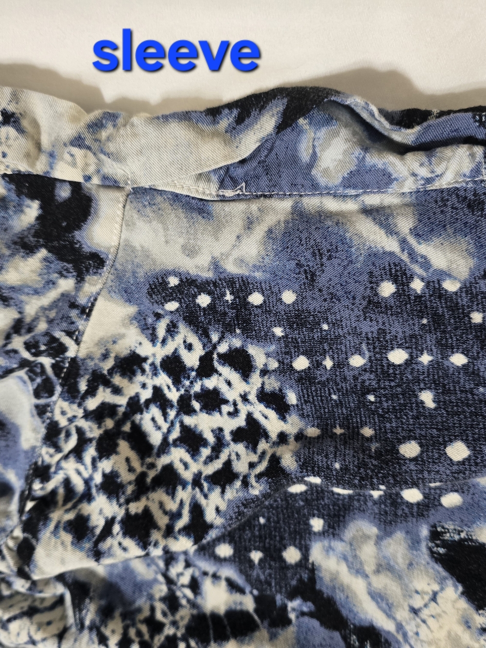Blue & Cream Abstract Print Short Sleeve Blouse Pleated Back Detail - Picture 7 of 11